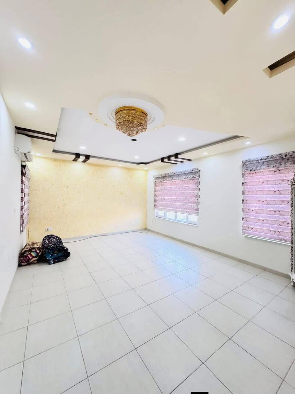 200 متر 3 غرف نوم للبيع مجمع أتلانتك الأمريكي الدار مع كاونتر فقط للاستفسار ***********
