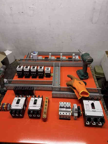 ⁨ الحمد لله 
تم اكمال لوحة سيطرة  ATS 
 قياس اللوحة 1000*800*350 اربع مراحل 
وطني +مولد سحب + مولد منزليه + طاقة شمسيه 
بالاضافه إلى فوتو سيل للتحكم بالإنارة 
بإشراف المهندس حسين علي 
لصناعه البوردات الكهربائية بشكل احترافي 
البصرة-***********
#كهرباء #العراق #basra #آلبصرة #cotrol #بغداد #اكسبلور #دوائر_كهربائية #كربلاء #تايمر_كهربائي #كهربائي #electrical  r
