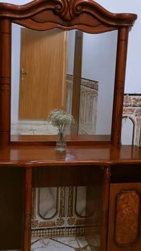 غرفة أخشاب • تفكيك خشب • مكينة خياطة