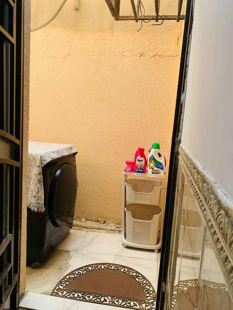 بيت 100 متر طابقين للبيع في حي الزهور(گاع محمد حلوة) السعر 165مليون مع المجال للاستفسار الاتصال بالرقم او واتساب ***********
