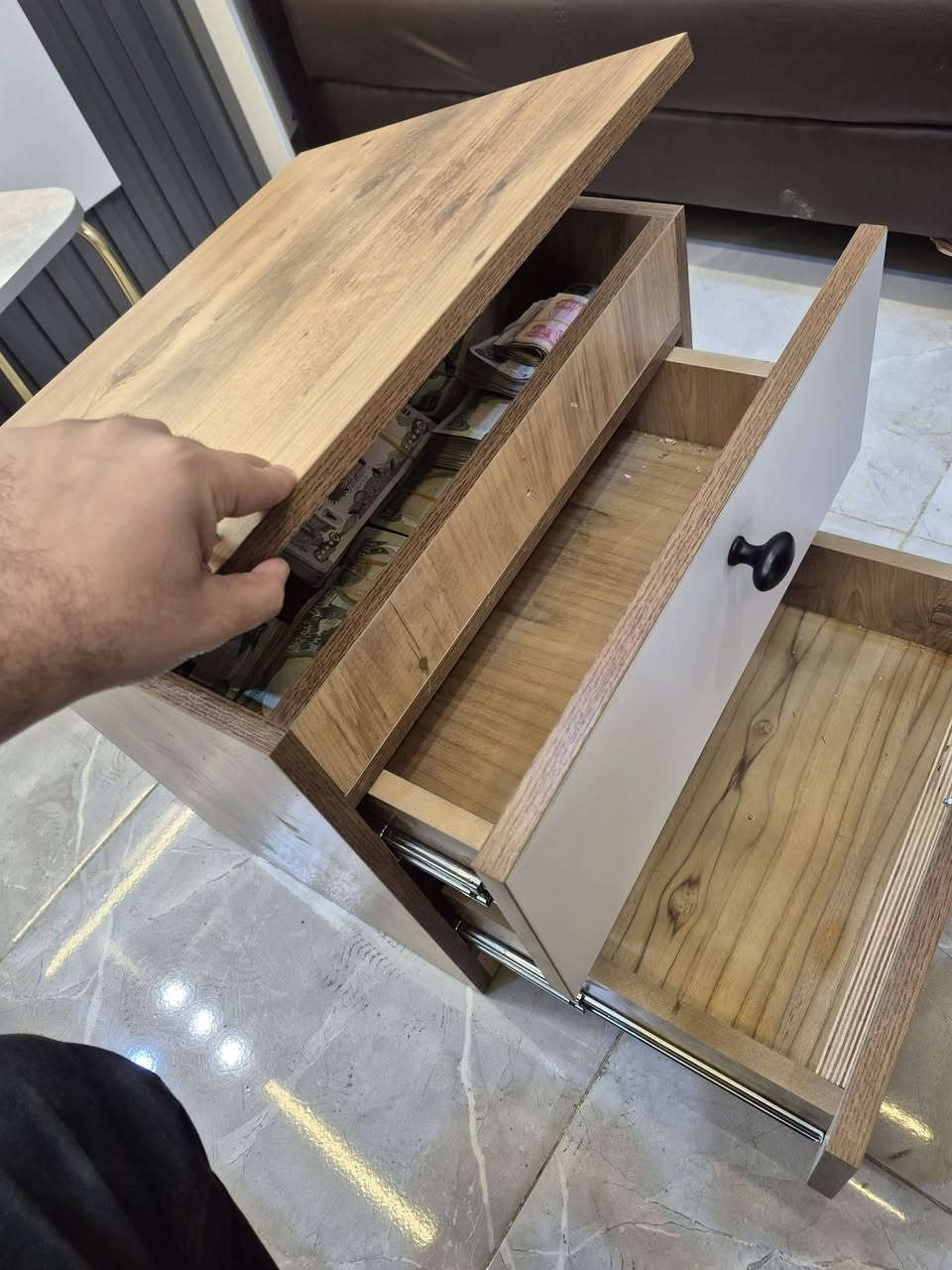 تفصيل عراقي
كومدي مجرات مع قاصه مخفيه .
مواصفات العمل :
1- خشب mdf ثقيل
2- ارتفاع ٥٠ عرض ٥٠ عمق ٤٠
3- سكك هادروليك ثقيل

للطلب مراسلتنا على الخاص
ا


**إذا كنت صاحب هذا الإعلان وتريد حذفه لأي سبب، رجاءا أرسل رسالة إلى الدعم الفني**