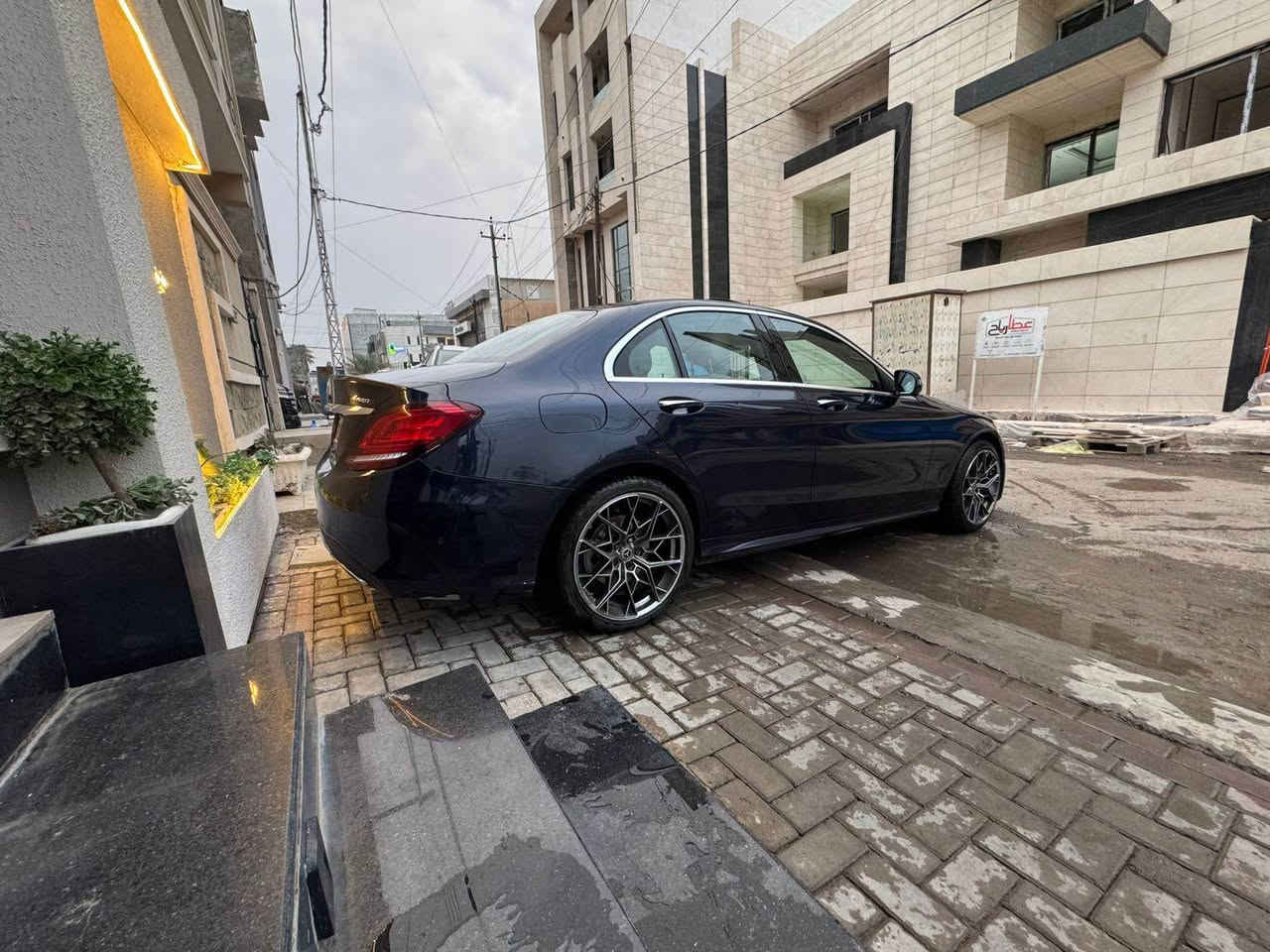 مرسيدس C300. موديل 2021 
 لون حبري شذره بدي كت AMG 
شاشه جبيره 
شاشه ديجيتل متغير ٣ وضعيات 
سماعات برومستر 
تدفئه كشنات
كشنات جلد بيجي اصلي
كراسي كهرباء خزن ميموري ٣ وضعيات 
داخل ٦٤ لون 
٥ كامرات 
٤ وضعيات قيادة
رادار امامي جانبي خلفي 
نقطه عمياء 
لايتات ٦ عدسه
اوتو هولد 
اوتو بارك 
ويل ٢٠ اصلي تو سايز 
صندوك كهرباء
سلايد فتحه 
ماشيه 35 
حادثهه شخوط وايرباك مصلح وكاله
مبدل جاملغ وباب نفس اللون والباب بيهه شبر صبغ فقط فقط 
السعره 27,800 بيهه مجال للطيبين
السياره بدون اي نقص وصفر مسج
*********** بغداد, العراق
