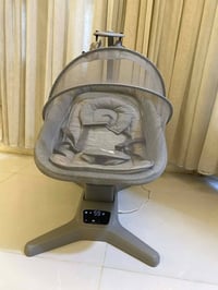 كرسي هزاز كهربائي • سلة طفل