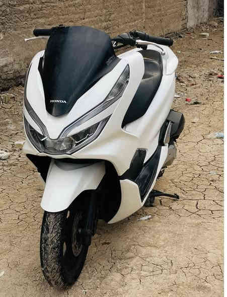 السلام عليكم
جيل ثالث2020  PCX

وارد كوري
كفالة عامة مال حاويه رمبة
حساس ازدحام
تدفئة باليدات
عقل رياضي  
 اللون ابيض صدفي شذرة
مشي معدل   بطناش

.......(اكرر دراجه مال حاويه)

السعر 16 وبيهة مجال

المكان بغداد المعامل   حي النصر

للاستفسار ***********  متواجد واتساب
