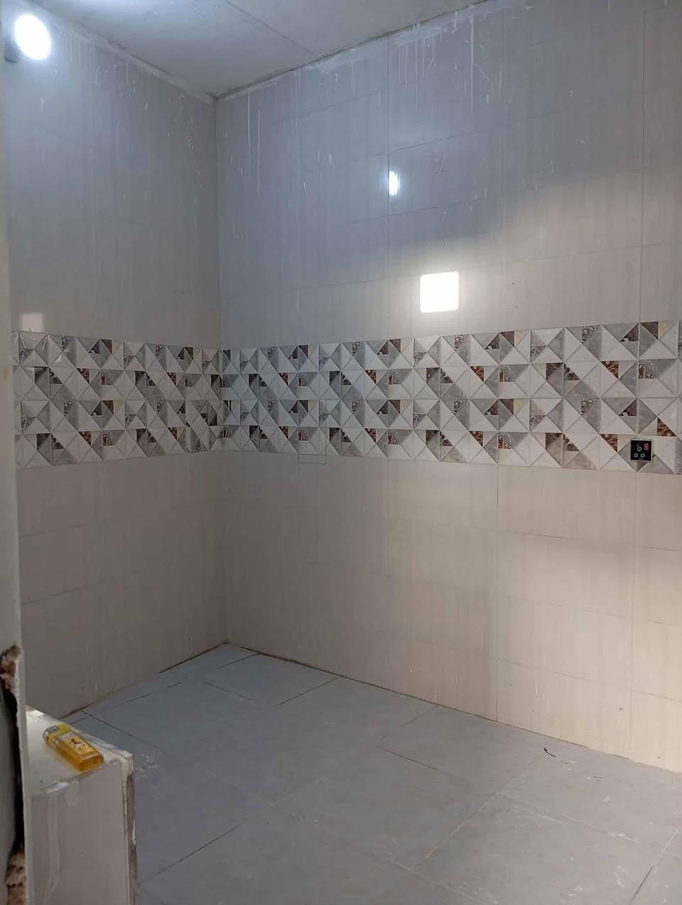 بيت للايجار بالعكر الغربي بناء جديد ***********
