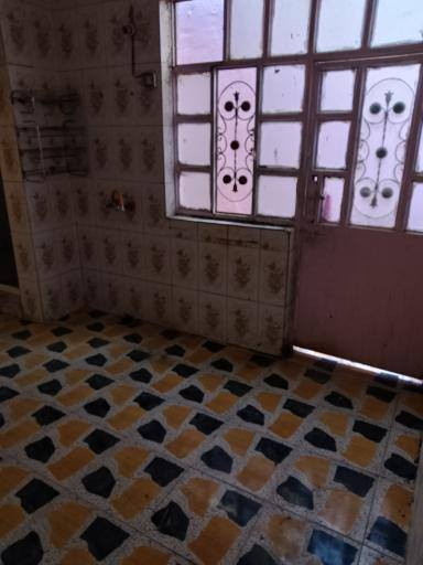 مشتمل للبيع مساحه ١٠٠م يحتوي على غرفه وهول ومطبخ وصحيات داخليه و خارجيه بيت كله سيراميك مرتب الحصوه الاولى للاستفسار *********** بي واتساب
