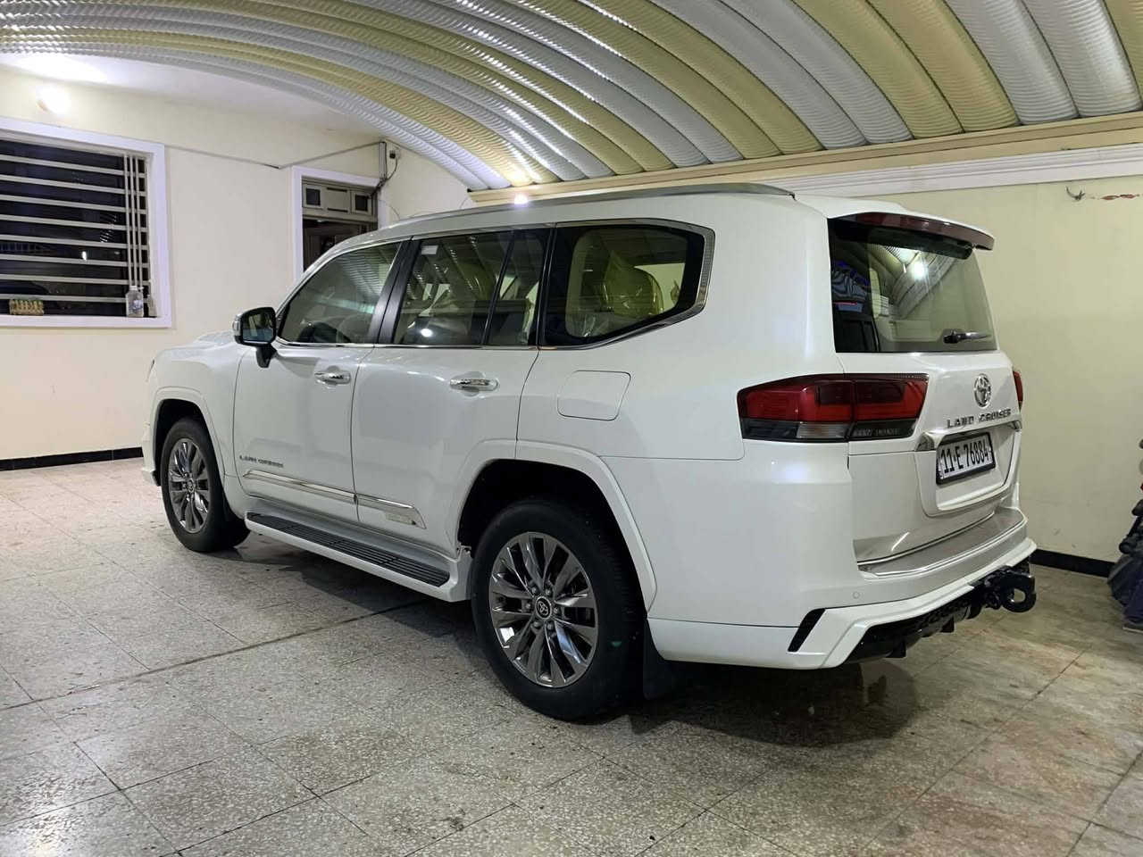 سلام عليكم عندي سياره البيع لاندكروز موديل 2022 رقم بغداد دولي ماشيه 40 ألف فول موصفات سياره جديده وحلوه عنوان بغداد ولشراي يتصل على رقم ***********
