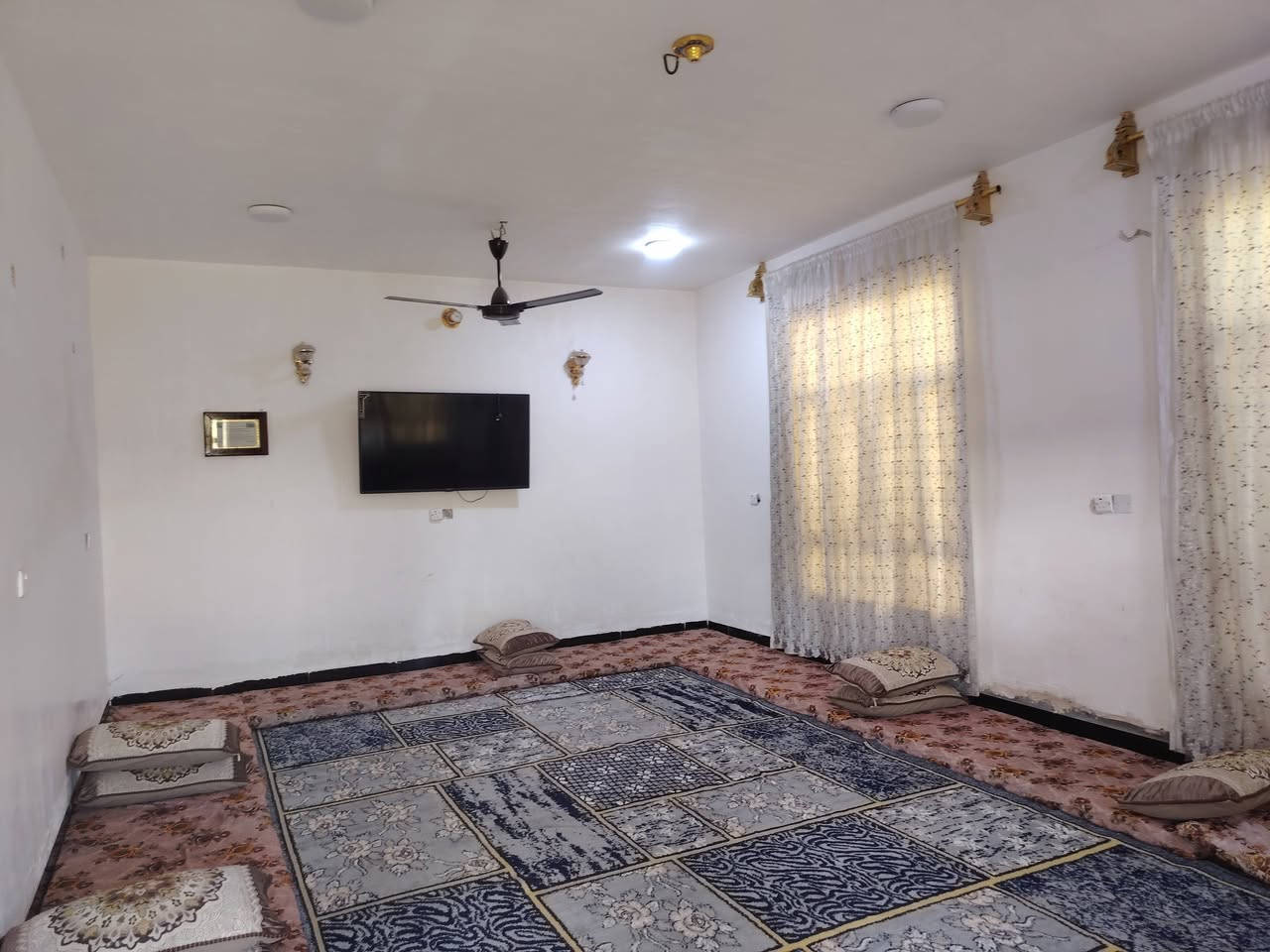 بيت للبيع مساحه ١٨٠ متر ولارض ٣٨٠ متر زراعي
موقع التاجي قريه عواد الحسين
على شارع ٨ متر قرب السوك
يحتوي على ٢ غرف نوم ومطبخ خارجي وداخلي
استقبال وصاله
الأرض داخله بكتاب الطابو
للاستفسار
***********
