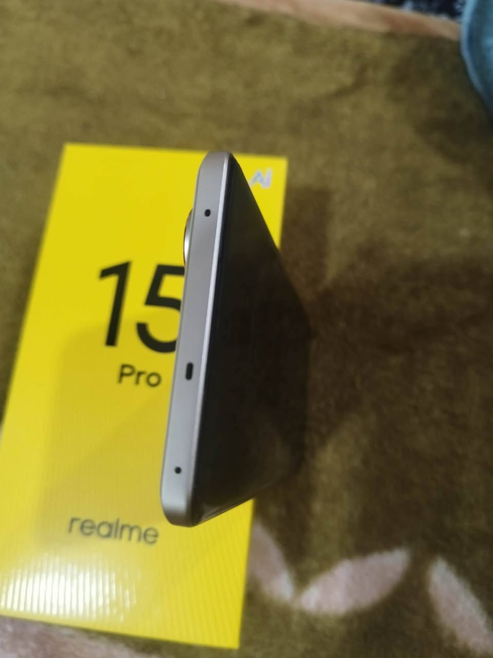 سلام عليكم جهاز ريلمي 15برو ذاكرة 512 رام 12 جهاز جديد  والون المرغوب  شرط خدش مابي استخدام كلش قليل السعر 500بي مجال حك جيتك مكاني جانب الايمن حي الرساله ***********

