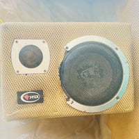 مضخم صغير • صوته حلو • قطع مكسورة