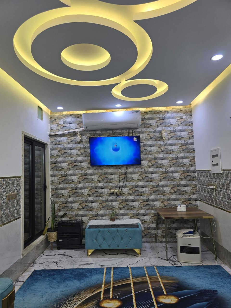 دارين للبيع بناء حديث 2025 الاخاء الثالثة 
جمعية ضفاف دجلة صنف الارض زراعي 
مساحة كل دار: 100م 
الواجهة: 6.25
العمق : 16
يتكون من طابقين وكل طابق يتكون من:
طابق {1}كراج مطبخ استقبال هول غرفة نوم + سويت وصحيات
طابق {2}غرفتين نوم +سويت وهول وصحيات بالاضافة الى البيتونة
يحتوي على كافة الانظمة
غسالات-سبالات-كامرات-دشات-انترنيت
ملاحظة :غير متواجد على النيت فقط اتصال
الاتصال ***********
            ***********
وكما موضح بالصور
