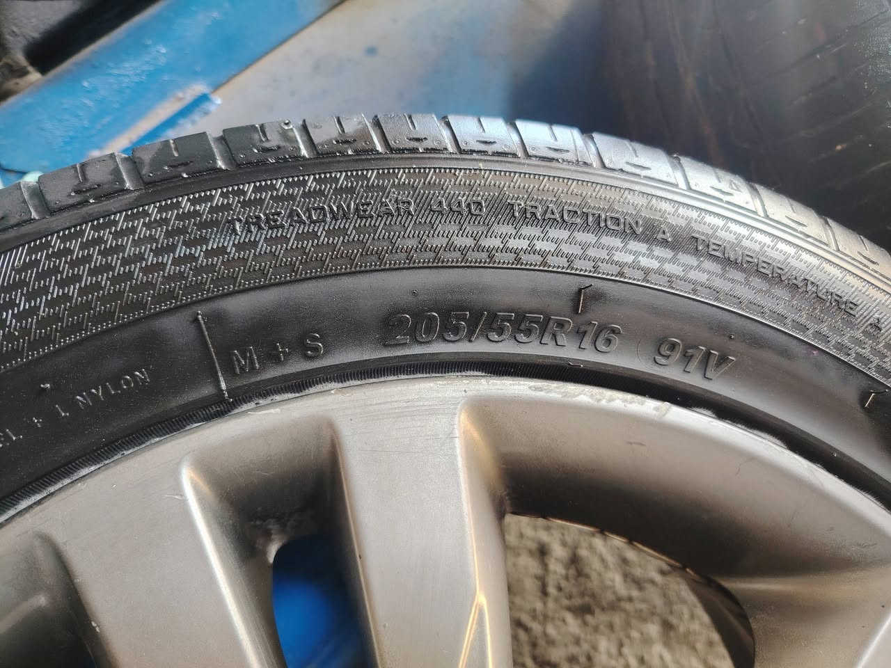 سلام عليكم تخم تاير وتخم ويل حجم 16 نضافه 90٪100 مكاني بغداد المعامل ***********
