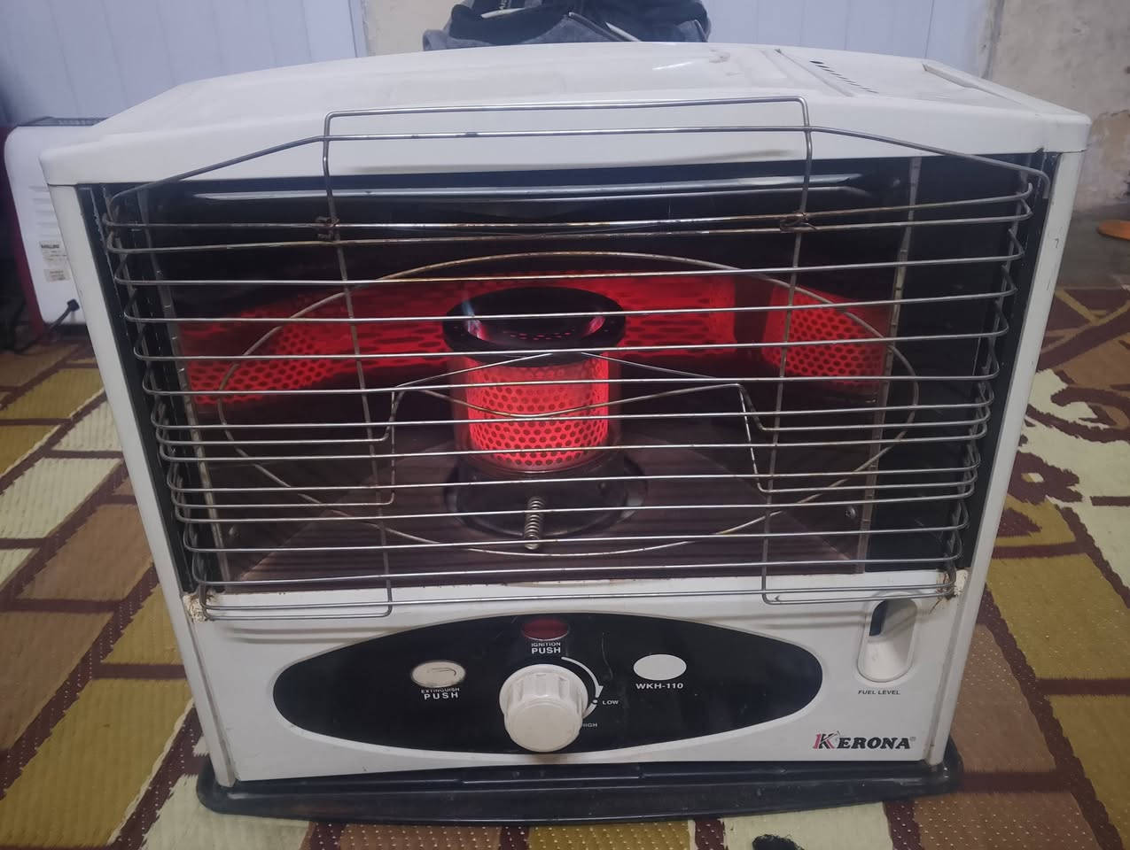 صوبات للبيع العدد3ثنين البيض الوحده 50الف بي مجال شويه الرصاصيه بس الجامه مكسوره السعر 35بي مجال شويه مامتواجد علفيس الي ايريد اخابر***********
