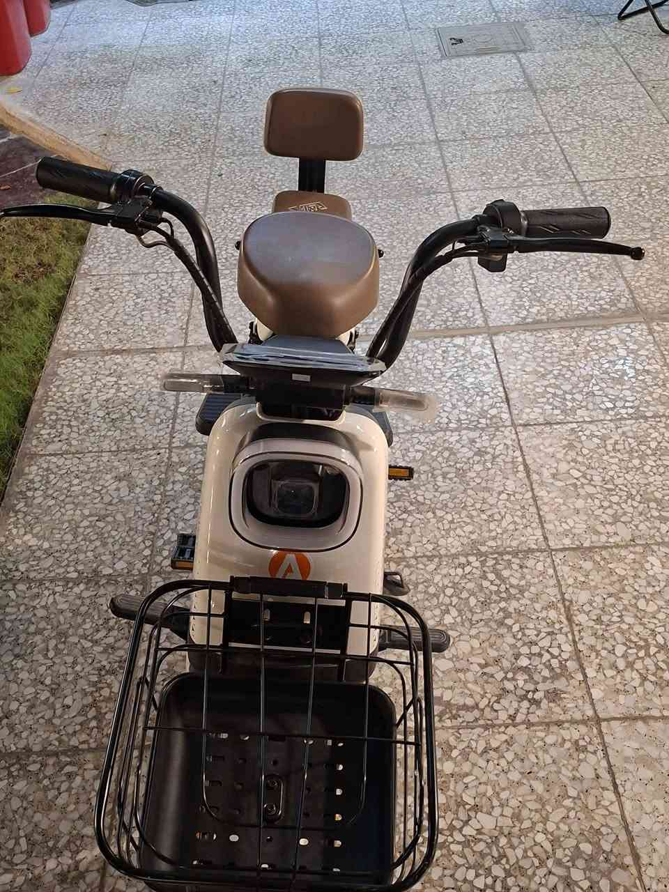 للبيع دراجة الريان حجم ١٤  اربعة بطاريات اتمشيك ٢٠ كيلوا وسرعته اربعين حقيقي مواصفاته اشارة يمنى ويسرة ومثبت سرعة ٣ سرعات وهورن وانذار من السرقة الدراجة جديدة صارلها شهر من مشتريها سعرها ٣٥٠ للاستفسار ***********

