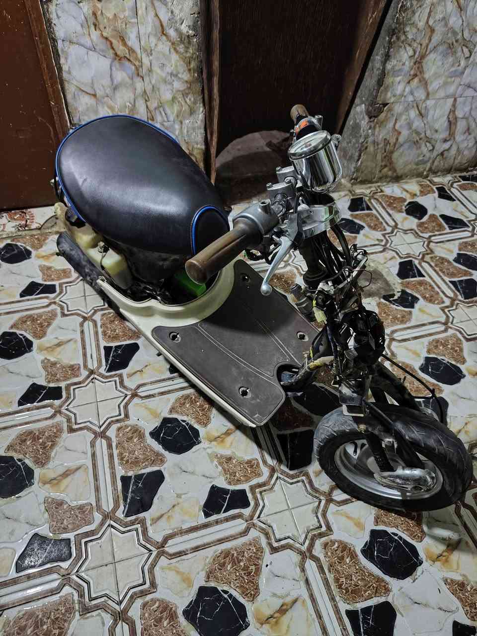 مصريه شرط الشغل سلف هندر سويج واحد عوزها بس كفرات مكاني ناصريه مركز السعر200 الف قفل
***********
