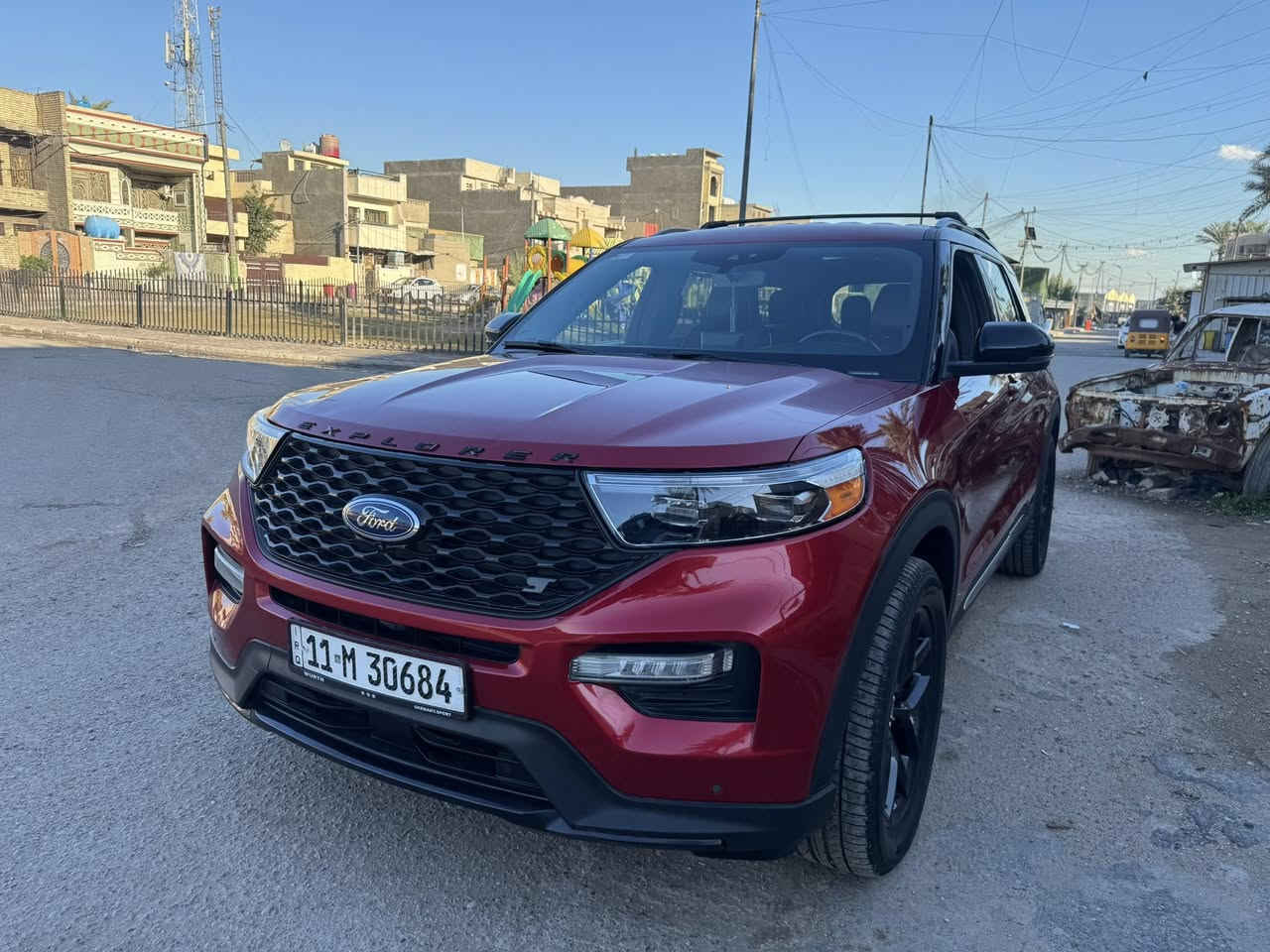 السلام عليكم فورد اكسلبورر 2022 وارد امريكي بيها فقط جاملغ صبغ الباقي مكفول بدون دواخل لا لغد ولا شاصي الفئة بلاتينيوم معروفة مواصفات البلاتينيوم كشنات جلد حار بارد جنطة كهرباء بصمة دخول ذكي من خلال الابواب كشنات ملكية منفصله ستيرن تدفئة تبريد لايت زنون داينمك دوار مع الاستيرن مري شفط كشافات بالدعامية لد خلفي شاشة كبيرة حجم المكينه 6 سلندر هايبرد ذاكرة كشنات بعد هواي مواصفات للاستفسار الاتصال ع *********** السعر ب 240 وبيها مجال كلش بسيط
