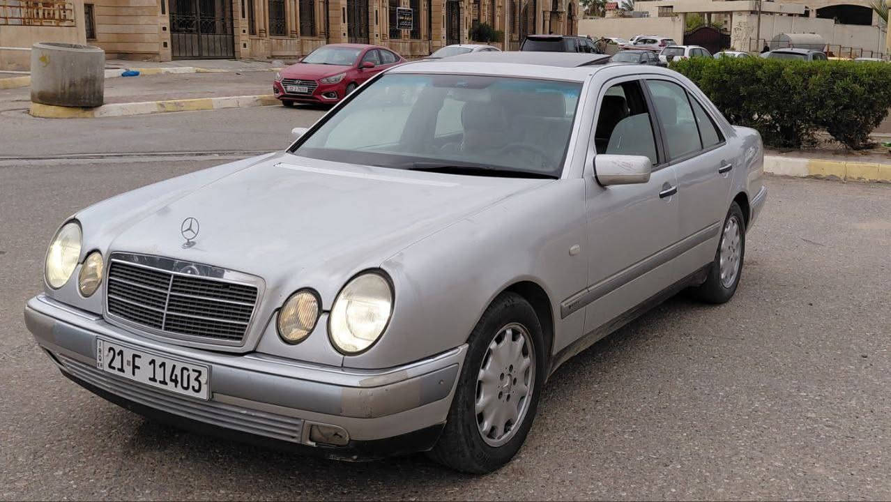 سلام عليكم
للبيع فقط
مارسدس ام عيون W210 
موديل 1999
رقم سليمانية
سنوية ورقم جديد وبأسمي
محرك 4 سلندر مكينة 230 
گێر D4 كهربائي 
صبغ بلادي ( بيها جراد بالقمارة والبنيد)، بيها فقط الباب ورا السايق والباقي شرط
فيتبمب داخلي انسه عطلات الفيتبمب و الصيف
لايت زينون بلادي 
سلايت 
بردة 
كشن جلد 
دواخل رصاصي 
تبريد وتدفئة وگير ومحرك شرط
صدر امامي و خلفي شرط
مابيه نقص ابد
مكان السيارة كركوك
السعر 90 ورقة وبيها مجال
للإستفسار 
***********

