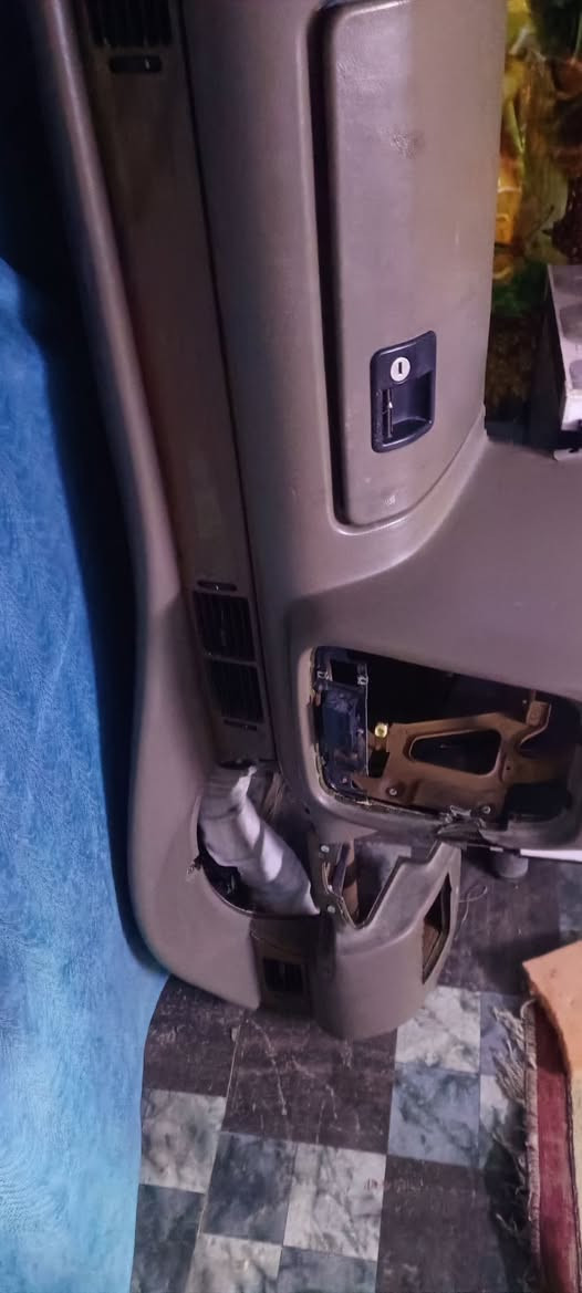 سلام عليكم سمند للبيع موديل 11 كير مكينه ضفاير كله جديد حداديه جديده اي ضربه مابيهه رقم واسط اني ابيعلك رقم تريد اتعمرهه غراضهه كلهه موجوده  أي استفسار ***********
