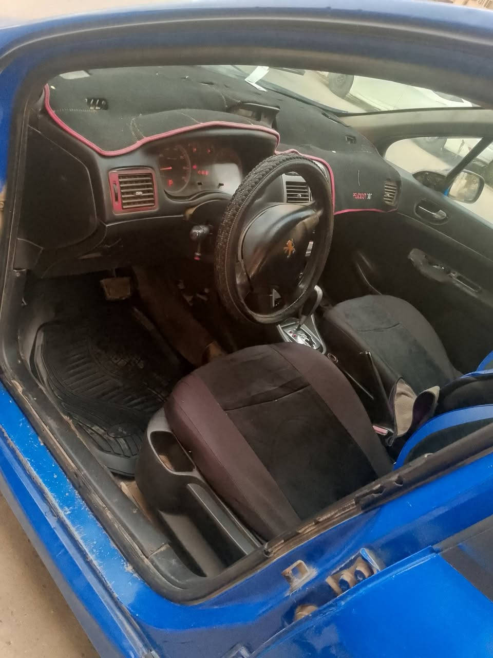 السلام عليكم بيجو فرنسي موديل ٢٠٠٥ محرك وكير بلادي اوتو وعادي مكفولات صدر نصيف كهربائيات شغاله تبريد منضومه كامله بس عاطل رقم بغداد دولي هزه جديده مصبوغه حزام بدون ضرر وبعده مامبولشه السياره حلوه السعر ٣٨ وبيه مجال مكاني الحريه استفسار *********** غير متواجد على الفيس
