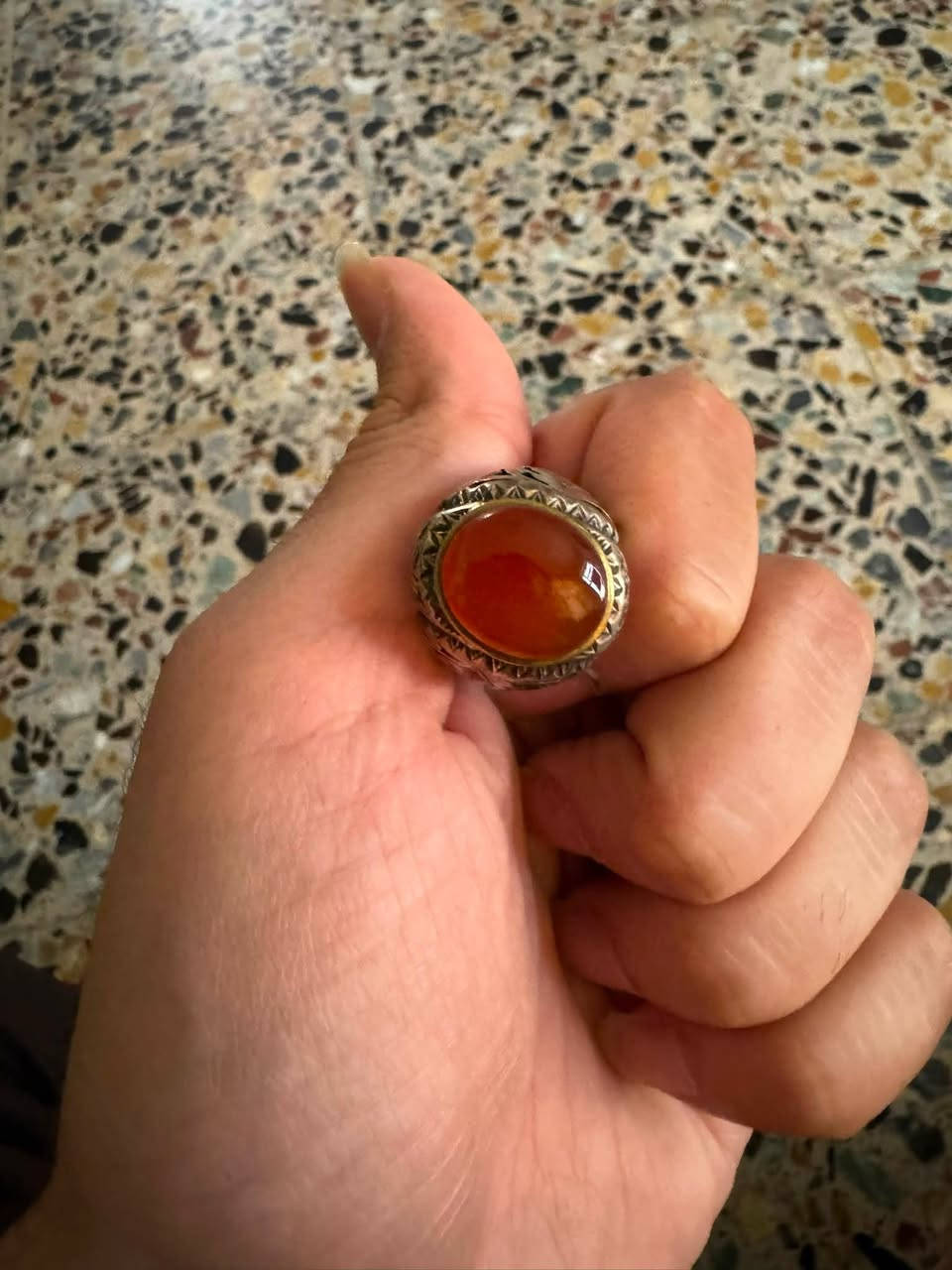 عقيق يماني فضة صياغة حلوة سعرة  70الف وبي  مجال بسيط 

الثاني سليماني عيون ثنين كبار والثالثة زغيرة داخل ابيض وفضة مالتة ثكيلة سعرة 100الف وبي مجال بسيط 

مكاني بغداد بوب الشام 
***********
