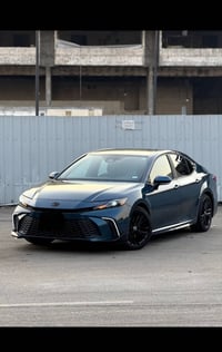 السلام عليكم للبيع  او مراوس  — [Toyota كامري ] [2025] بلاك ادشن  المو...