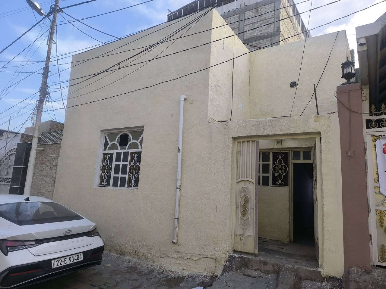 دار للبيع في حي القدس الاول خلف شارع ابو صخير مباشر 50متر بي غرفه وصاله وتخاريخ السع 90مليون بي مجال 
***********
