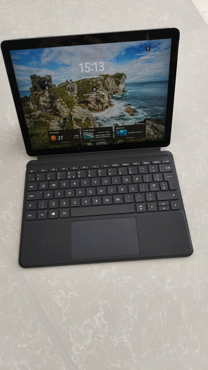 Microsoft Surface Go 3 (Core i3) -  100% نظيف
للبيع جهاز سيرفس (الإصدار الأحدث والأقوى بمعالج i3)، الجهاز "نظيف جداً" ومثالي للدراسة، العمل المكتبي، أو تصفح الإنترنت لصغر حجمه وخفة وزنه.

​المواصفات:
​المعالج:  Intel Core i3 10100Y (الجيل العاشر).
​الرام: 8 جيجا.
​الهارد: 128 جيجا SSD.
​الشاشة: لمس بدقة عالية جداً.
​الملحقات: يأتي مع الكيبورد الأصلي (Type Cover).
​البطارية: بحالة ممتازة وتصمد لساعات طويلة.
​السعر: 450 الف 
متوفر توصيل مجاني لجميع المحافظات 
واتساب (***********)
