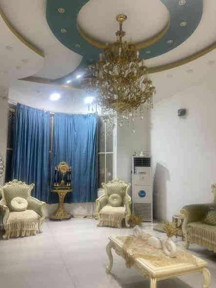 سلام عليكم بيت مساحه 262 بناء طابوك طابو زراعي يحتوي على غرفتين وصاله مطبخ مجموعه صحيات داخليه دوانيه عنوان ابو الخصيب حمدان قريب على شارع الفوك الصناعية سعر 140 بي مجال قليل رقم ***********
