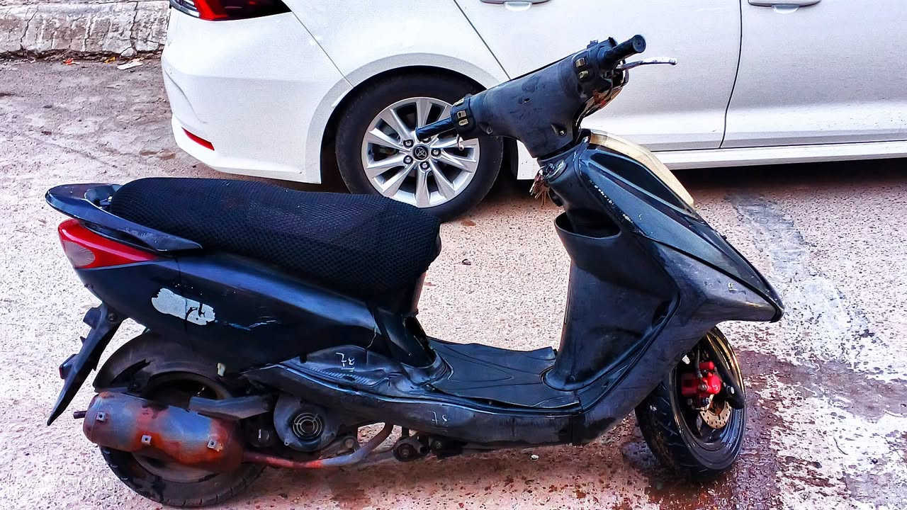 للبيع
السلام عليكم ورحمه الله وبركاته 
دراجة بريز رمبة مستعملة فول مواصفات للبيع
النوع: بريز🏍️
الاستخدام: الدراجة مال رمبة، يعني عملية جداً ومحركها نشط. 
الحالة الخارجية: الدراجة بيها شخوط واضحة بالبدي وموضحة بالصور (البيع على وضعها الحالي).

السعر: 350 ألف دينار عراقي.
بيها مجال بسيط للشراي .

بغداد البياع 
التواصل فقط واتساب 
***********
