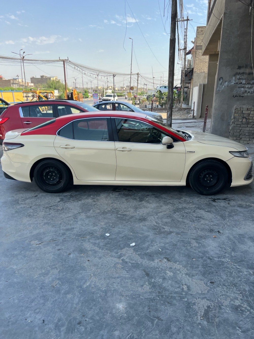 كامري موديل2023اصل السيارة مكفوله ما عده باب بي تصليح مكان السيارة بغداد الطالبيه