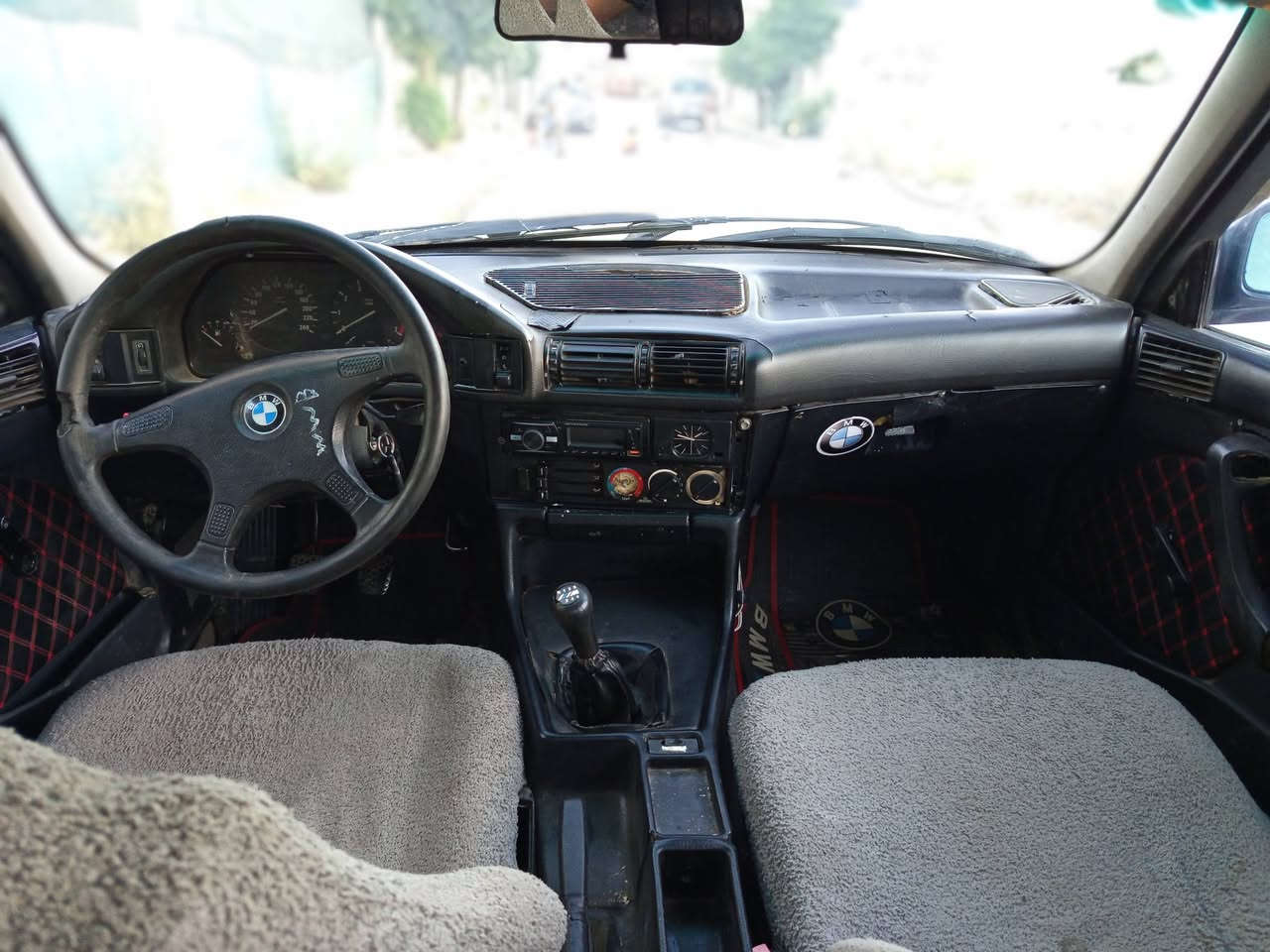 BMW     مۆدێل     92    مە کینە  20  دجتاڵ

سە نە وی     ئە سڵی     لە گە ڵایە     بە شە رت

گێڕعادی  گێڕ  و مه کینە و کارە بای  بە شە رت

کامل گێچ و گە رمی و هە مو گیانی  ئیشە کات

پێشو  پشتی   تازە  داگیراوە   زۆرتندو  تۆڵە 

4   تایەو   یلی  هامان   18   لە ژێرایە زۆرجایزە

بە شە رتی  بڕاوە و  موس  پێشو پشتی کە پسە

ماڵی  دۆستە  ئە گزۆز  سپۆرت    بۆ  بە سراوە

ماشٲڵڵە  لە قوە تی   خۆی     بێزارە  زۆر  جایزە

نرخ   20  گە ڵا و مە عامە لە  ***********

ئاڵو   گۆڕیش  ئە کە م  ناونیشان    سلێمانی
