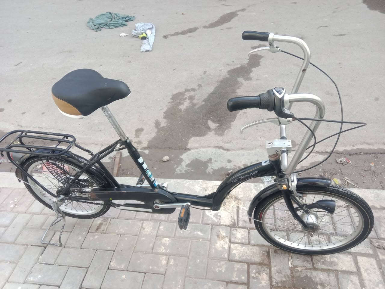 السلام عليكم بيسكل برجستون ما حاويه حجم 20 للبيع نضافة90 السعر 150وبي مجال الطيبين ***********
