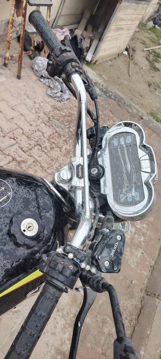 سلام عليكم دراجه سونيك للبيع موديل 24 محرك كبس ما مفتوح برغي  صالنصه رياضي كهربائيات كله شغاله دبلات جديده بلادي 4 كير دراجه احلى من الصور السعر 675 وبيه مجال حك الجيه: العنوان كركوك: مفرق شوان قرب مطعم ميديا
رقم الهاتف: ***********
