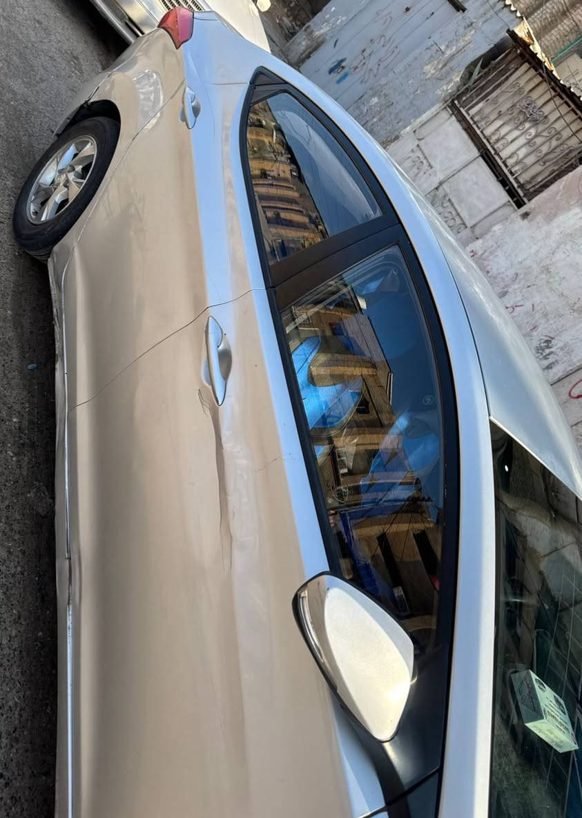 النترا افانتي رصاصيه موديل 2012 وارد كوري
مكينه جي دي اي 1600 
سياره كما موضحه بصور بيها ضربه بلباب بصف سايق و بيها باب خلف سايق بي شوي جراد وقماره كذالك  مكينه مفتوح قبق فوك فقط معلي كازكيت علمود لدوانز لان معروفه جي دي اي دك دوانز  حالين بعد ما رفع كازكيت ماكو دوانز بلبانزين عادي  كير جديد بيها نقوصات بحداديه قليله تبريد جديد ويلكب 4 وكبات هم4 سعر مطلوب  75 ورقه وبيها مجال قليل 
عنواني البصره الاصمعي
***********
