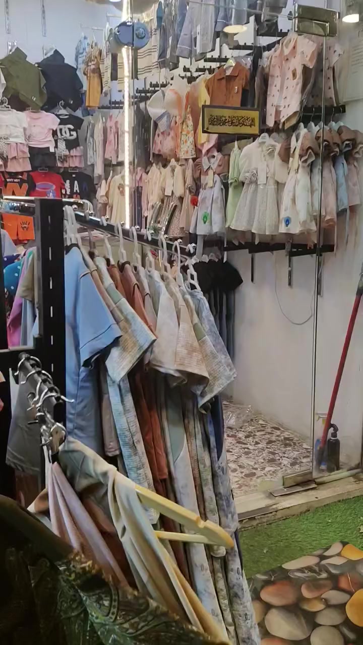 جدينا. 
العيد يمنه وبس 
ازياء داموك كوين   
العنوان كوت شارع داموك. شارع عماره كاظم عبيد 
ازياء داموك كوين 
***********
مرحبا بالجميع ✅
