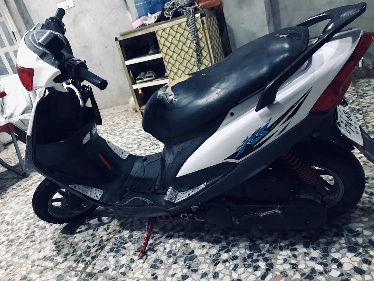 السلام عليكم
دراجه ماكس عدله 
كهربائياتها كلها شغاله 
مكينه خير من الله شلعه و معدله 
شغاله سلف و هندر نكره 
مكينه مفتوحه 55 
اي نقص ما بيها 

للمراوس فقط ب كير اصولي 

العنوان بابل ابو غرق 
الرقم بي واتساب ***********
