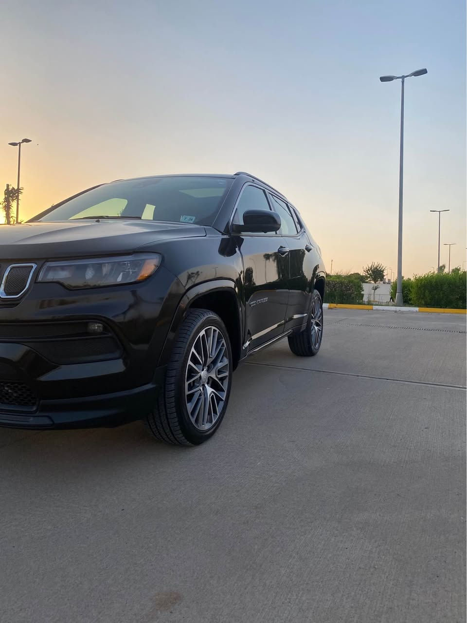 للبيع: جيب كومباس 2023 (Jeep Compass)limited 
سيارة بحالة ممتازة الكامل، جاهزة. سعر 177 ورقە و مجال قلیل

* موديل: 2023
* محرك: 2.0 لتر Turbo
* جير: أوتوماتيك
* نظام دفع: 4x4
* الممشى: 21 الف مایل
* اللون: اسود

مواصفات Limited : فول فول 

* شاشة وسطية كبيرة مع نظام 10 انج Uconnect
* دعم Apple CarPlay و Android Auto
* تشغيل بصمة (Push Start)
* دخول ذكي (Keyless Entry)
*خمسة كاميرا
* نظام تثبيت سرعة (Cruise Control)
* جنوط ألمنيوم شفط
* إضاءة LED حديث 
* ليتات ليد بلادي و ذكي 
* كشنات هيتر  ، تبريد 
* ستيرن هيتر
* رادار امامي جانبي و خلفي 
* تحديد مسار 
* بانوراما 
* مرايات هيتر و رادار 
* سيارة اوتو بارك 
* أوتو هولد 
* اوتو ستارت ستوب auto start stop
* بعد هواية مواصفات 

🔹 الحالة:
* الشاصي (Frame) سليم وآمن 100%👍🏻 ✅
* الإيرباغات: مرجع سيستم
* صبغ قطع واحد كله بشرط
* کیر + محرک ب شرت.
🔹 مميزات:
* جاهزة للفحص بأي مكان
* ب اسمی تحویل مباشر 
* رقم اربیل سنویە و هزە جدید 2031

📍 الموقع: اربیل
📞 للتواصل: راسل عل مسنجر
*********** 
WhatsApp telegram Viber أربيل, العراق
