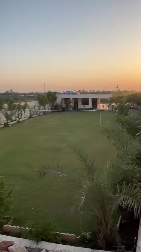 ---

*🌴 مزرعة شمس المدائن 🌴*  
*الموقع*: بغداد - قضاء المدائن - إطلالة مباشرة على نهر دجلة

*المواصفات:*
- *مسبح* نظيف بإطلالة خلابة على نهر دجلة
- *بيت مؤثث بالكامل* جاهز للسكن، مكيف ومرتب
- *ألعاب أطفال* آمنة ومناسبة لكل الأعمار
- *ملعب كرة طائرة* لمحبي النشاط واللعب
- *كراج كبير* يتسع لأكثر من 10 سيارات بأمان
- *مساحات خضراء* واسعة للشوي والقعدات العائلية

*نوع الحجوزات المتوفرة:*
1. *حجوزات يومية* للعوائل والجمعات
2. *حجوزات أسبوعية* بأسعار خاصة
3. *حجز مناسبات وأعياد* ميلاد، خطوبة، تخرج، جمعات كبار

*للحجز والاستفسار:* [***********]  

جو هادئ، خصوصية تامة، ومكان يخلي جمعتك ما تنسي.
