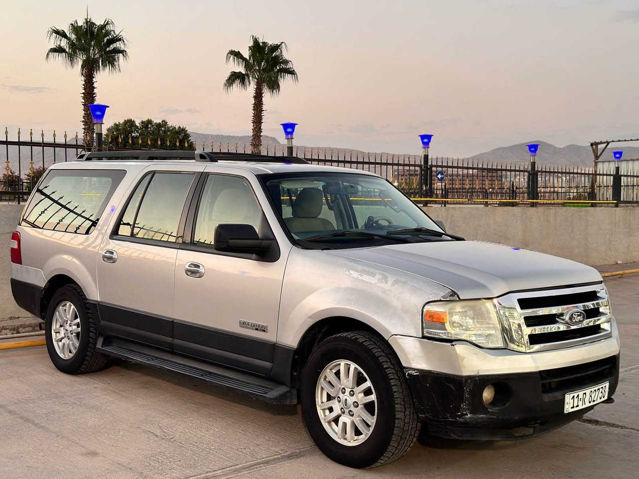 مكلف بالنشر
فورد اكسبدشن 2007 الطويله 
رقمها بغداد بسمي السياره 
محرك 8  5.3 محرك وكير وكهربائيات نضيفه. عليها منظومه غاز 60 لتر بمكان السبير الخزان 
السياره بيها بارد الجامرلغ عكس السايق الامامي وجهة السايق الخلفي بدون دواخل السياره نضيفه وكاعده 
السعر 100 وبيها مجال  
للاتصال 
*********** بغداد, العراق
