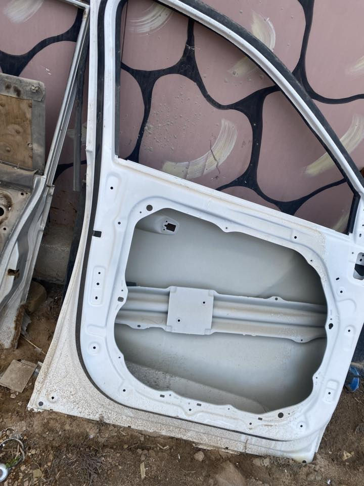 للبيع نيكله جهت السايق
وهاي جهت الصدر 
باب جهت السايق
باب جهت الصدر 
جاملغ جهت الصدر
المكان الديوانية 
الرقم ***********
