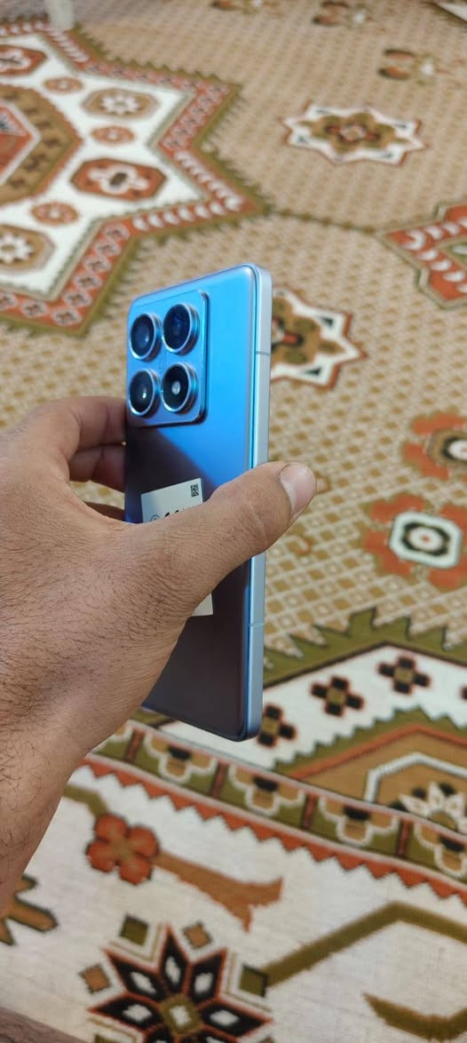 السلام عليكم
شاومي 14t bro  ذاكره 512 جهاز جديد مصار هواي من اخذته غراضه كامله 
مكاني بغداد متواجد واتساب ***********
