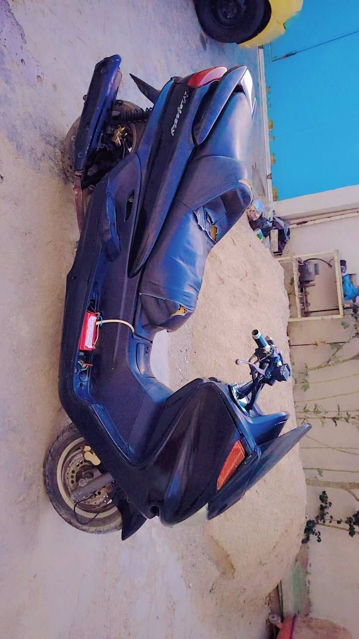 السلام عليكم دراجه ماجستر جاهزه وكلها شغاله كل نقص ما بيها السعر 400 مقابله للمراوس هذا رقم الهاتف ***********
