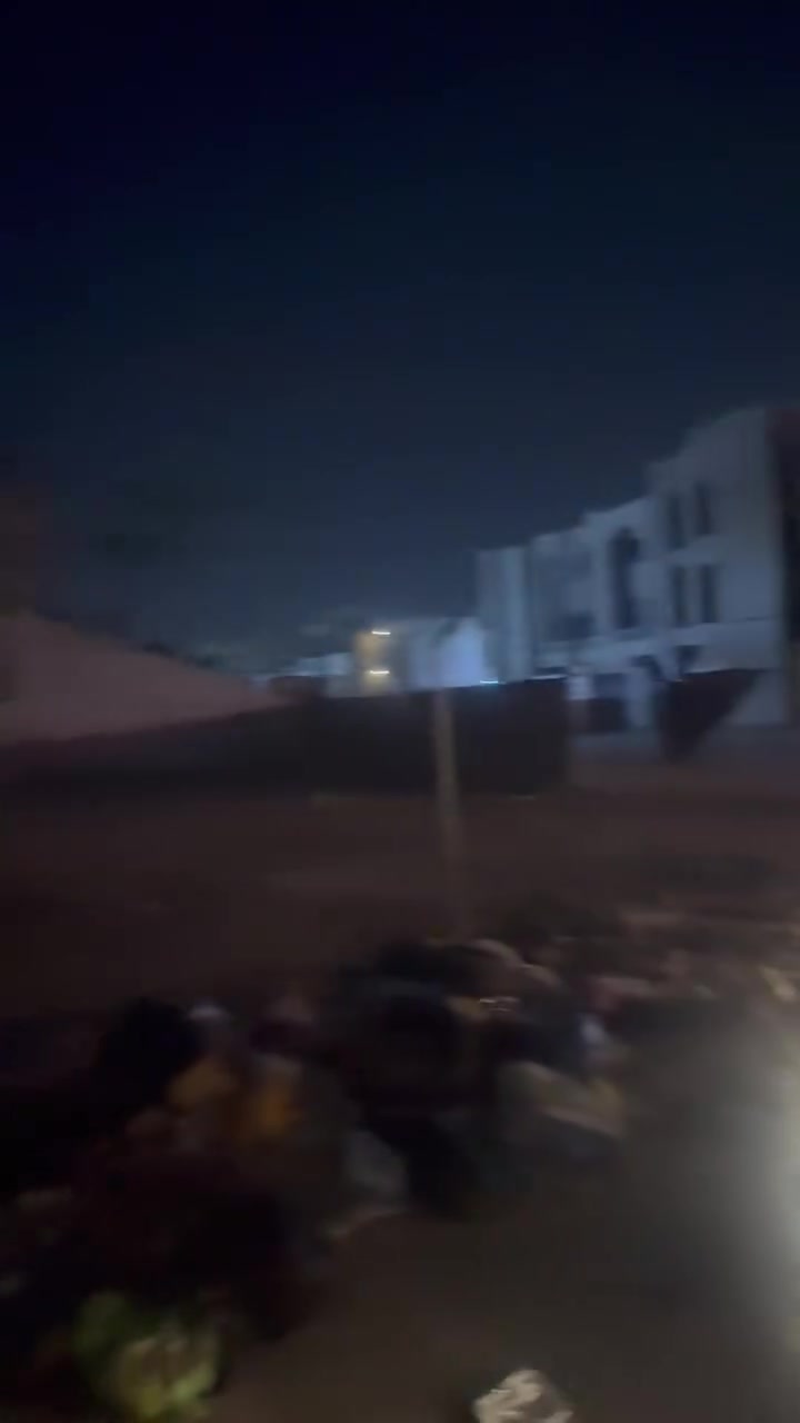 السلام عليكم قطع ارض للبيع المعلمين شارع قهوتي الذهبية مقابل ملعب احمد جواد الخماسي  مجاور الشارع العام ملك صرف ثلاث قطع القطعة الواحده مساحتهة 
75 واجهة 5*15
 للاستفسار ***********
