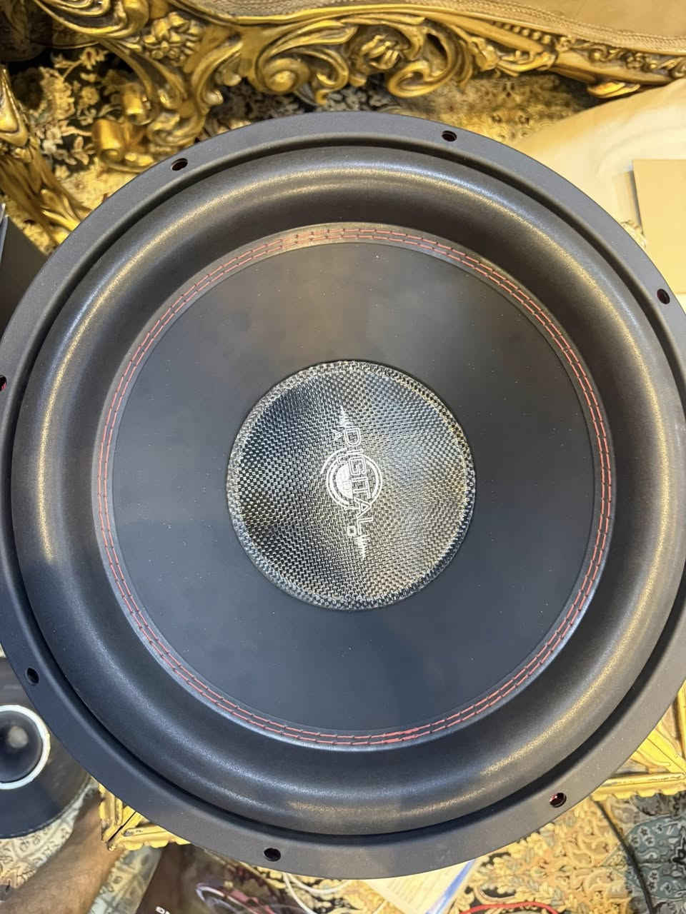 السلام عليكم
ساب وفر ديجتال اوديو 15 انج 

600 rms1200 watt

دبل كويل 4+4 اوم سعره 160 الف 

متوفر توصيل لجميع المحافظات 

***********
