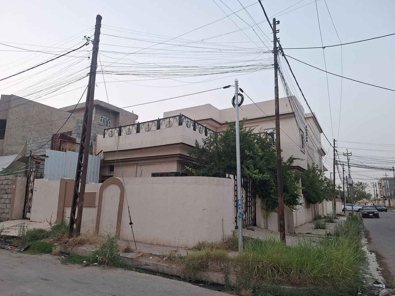 مكتب الذهبي للعقار.                    دار للبيع طابقين المساحة ٢٥٠ متر شارع ١٥ 🏠 موقع الدار 🏠 حي الصحه قرب مرطبات الصفار  الاستفسار مع مكتب الذهبي للعقار موصل سايدين كركوك الرئيسي مقابل جامع البيت 🏠 العتيق ***********//////***********
