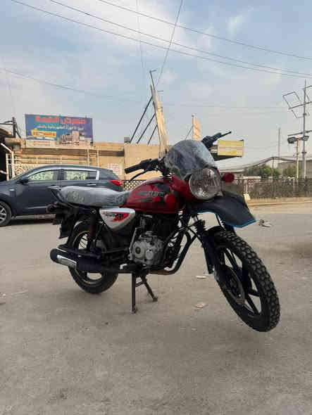 سلام عليكم دراجه بوكسر للبيع كفاله عامه كامله من كلشي مناقصه كلشي كبل للشارع رقم وسنويه ثاني يوم تحويل لوحات نكليزي السعر 2 او 700 وبيها مجال مكان بغداد الشعب الرقم ***********
