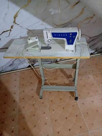 مكينة نوع Singer ماركة معروفة  اخذناهة 300الف  مكينة كل عيب ما بيهة  س...