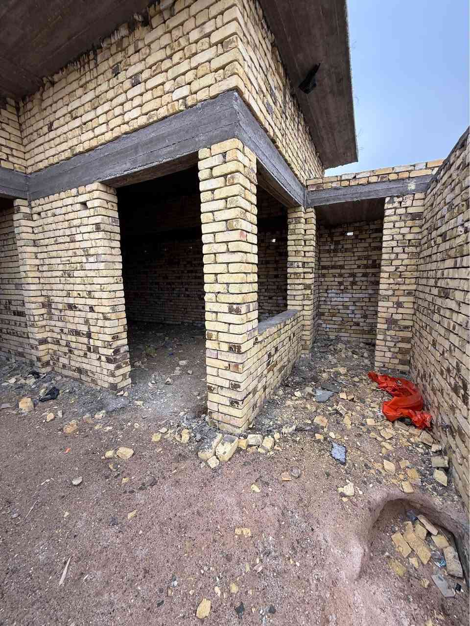 يوجد هياكل مساحه ١٥٠ متر حمدان قرب المركز مدينه سكنيه كافه الخدمات اناره وتبليط وماء واجه٧/٥ نزال ٢٠ بناء طابوك بيهن غرفتين وبيهن غرفه تريد كامل مفتاح تريد ع وضعه هيكل الستفسار الاتصال ٧٧٣٣٦١٩٠١٨
٧٨٧٦٠٢٠٠٥٠ 
والسعر 95 البصرة, العراق


**إذا كنت صاحب هذا الإعلان وتريد حذفه لأي سبب، رجاءا أرسل رسالة إلى الدعم الفني**