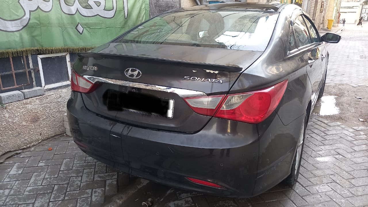 السلام عليكم 
سوناتا 2011 وارد خليجي محرك دوش 2400 تمشي خير من الله نظيفة تبريد فول دواخلها نظيفة حساسات بيها كامرة خلفية ثلث (٣) تايرات جديدة سبير موجود ، طخة صغيرة بالجاملغ الأمامي اليمنة ترجع عالبارد ، بابين ميشتغلن عالريمونت ، ماشية 161 ألف ، صبغ احزام للجمالية السونار موجود ، 
السعر : 90 وابيها مجال 
التواصل: ***********
