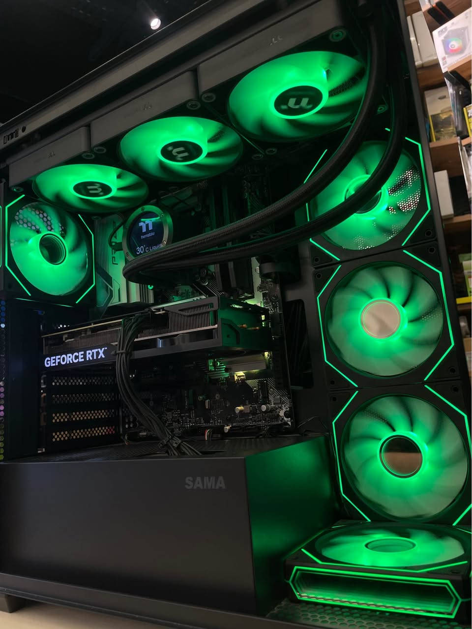 🖥️ CASE GAMING I7-14700KF + RTX 4070 – Ready To Play

💰 نرخ:2,170,000 we

✅ Specification:

* CPU: Intel Core i7-14700KF (20 Cores / 28 Threads)
* GPU: GALAX GeForce RTX 4070 12GB 2X
* Motherboard: ASROCK Z790 PRO RS
* RAM: 32GB Corsair DDR5 (2×16GB) 5200MHz
* SSD: 1TB Lexar NQ780 NVMe Gen4×4
* Cooler: Thermaltake TH360 Ultra V2 ARGB
* PSU: 850W 80+ Gold Black Hole
* Case: SAMA Gaming Case

🔥 گونجاوە بۆ:
• Gaming بە Ultra Settings
• Streaming
• Video Editing
• Graphic Design
• 3D Rendering

✅ کەیسەکە زۆر خاوێنە و ئامادەی کارکردنە.
📩 بۆ زانیاری زیاتر یان تاقیکردنەوە پەیوەندی بکەن.

🖥️ كمبيوتر ألعاب احترافي I7-14700KF + RTX 4070

💰 السعر: 2,170,000

✅ المواصفات:

* المعالج: Intel Core i7-14700KF (20 نواة / 28 خيط معالجة)
* كرت الشاشة: GALAX GeForce RTX 4070 12GB 2X
* اللوحة الأم: ASROCK Z790 PRO RS
* الذاكرة: 32GB Corsair DDR5 (2×16GB) 5200MHz
* التخزين: 1TB Lexar NQ780 NVMe Gen4×4 SSD
* المبرد: Thermaltake TH360 Ultra V2 ARGB
* مزود الطاقة: 850W 80+ Gold Black Hole
* الكيس: SAMA Gaming Case

🔥 مناسب لـ:

* جميع الألعاب على إعدادات Ultra
* البث المباشر (Streaming)
* المونتاج والتصميم
* برامج الهندسة والرندر

✅ الجهاز نظيف وجاهز للاستخدام مباشرة.
📩 للاستفسار أو التواصل، راسلني. أربيل, العراق


**إذا كنت صاحب هذا الإعلان وتريد حذفه لأي سبب، رجاءا أرسل رسالة إلى الدعم الفني**